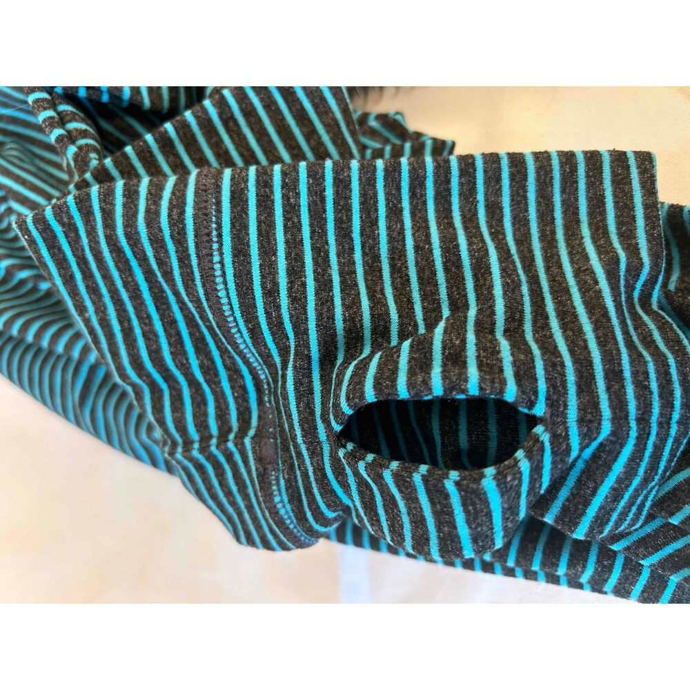 GapFit Women’s Blue Striped‎ Long Sleeve Half Zip Pullover Shirt Large - Picture 4 of 5
